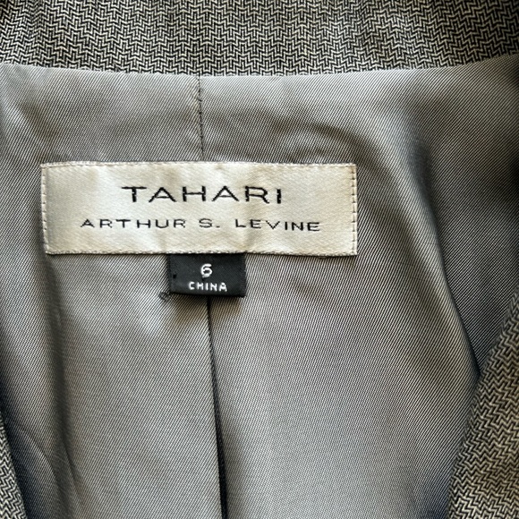 Women’s 2 piece skirt and jacket. Bow detail on sleeves. Great for the office - Picture 4 of 8